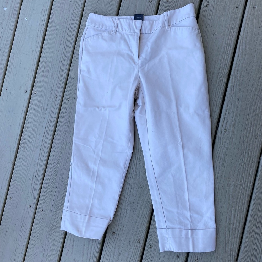 Ann Taylor - Womanโs (curvy) cream stretch crop high rise crop pants, Size: 6
